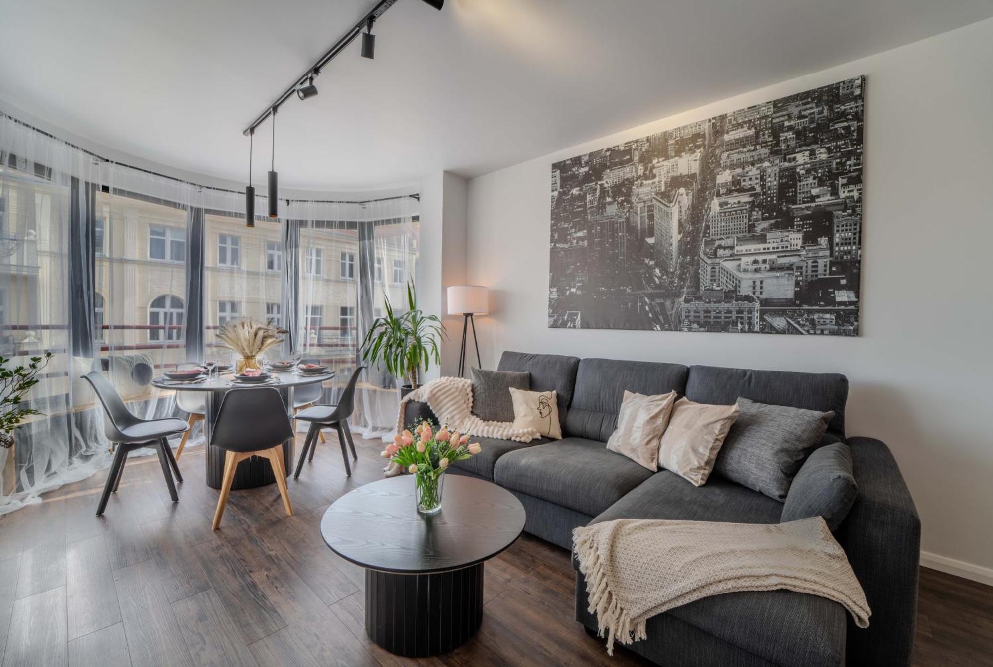 New Large Modern Apartment - City Center - 60M2 - Lift - Parking فروتسواف المظهر الخارجي الصورة