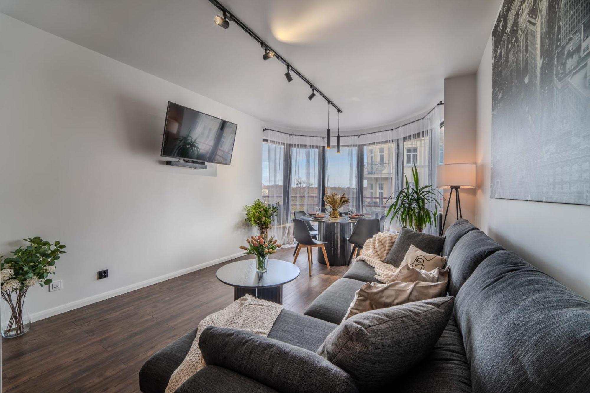 New Large Modern Apartment - City Center - 60M2 - Lift - Parking فروتسواف المظهر الخارجي الصورة