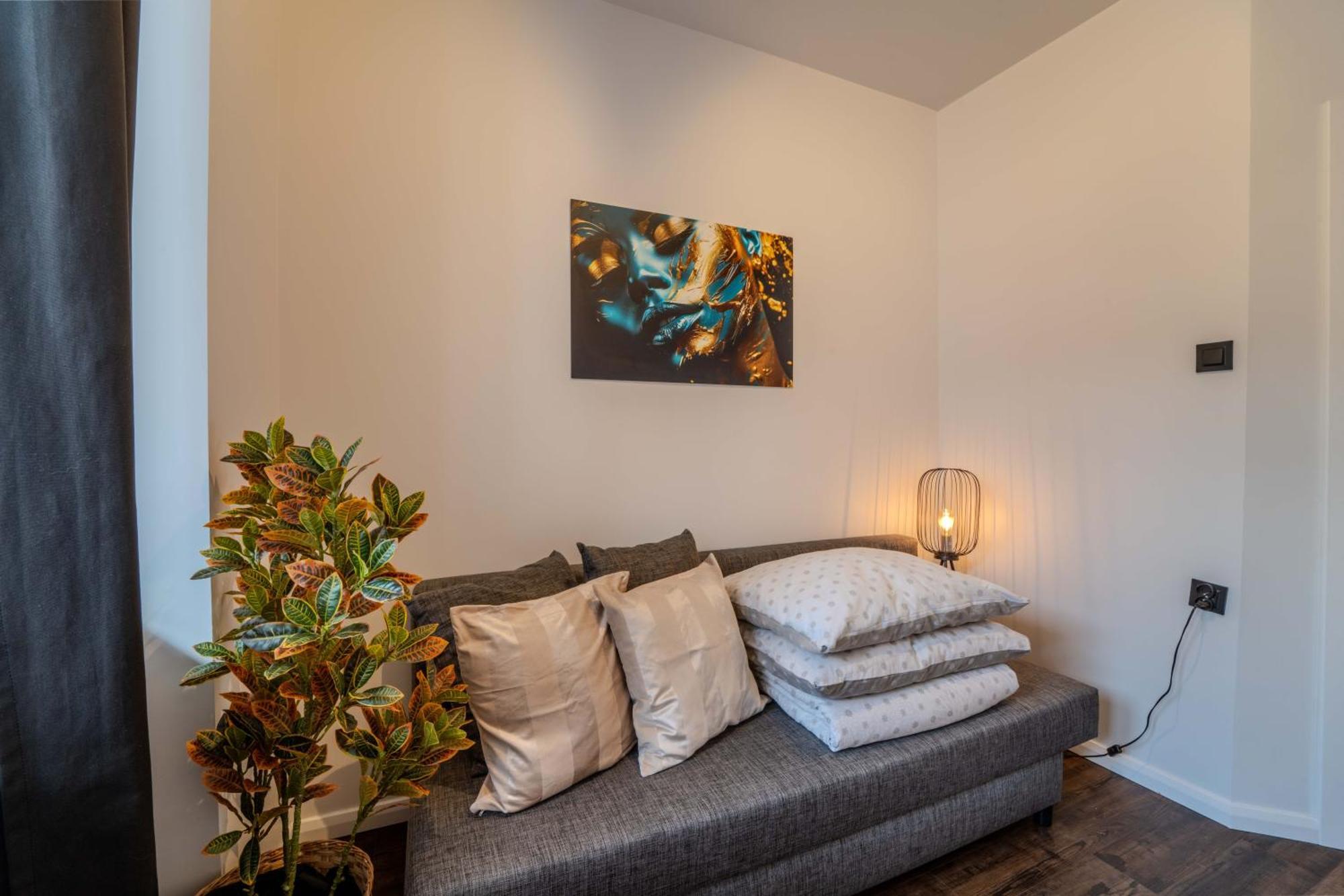 New Large Modern Apartment - City Center - 60M2 - Lift - Parking فروتسواف المظهر الخارجي الصورة