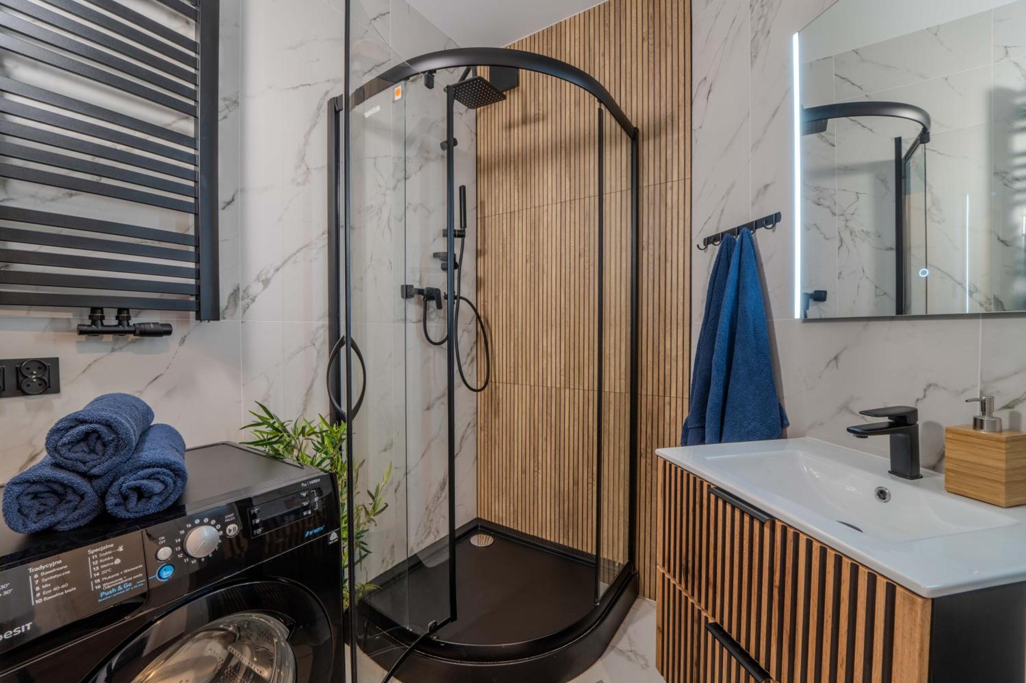 New Large Modern Apartment - City Center - 60M2 - Lift - Parking فروتسواف المظهر الخارجي الصورة