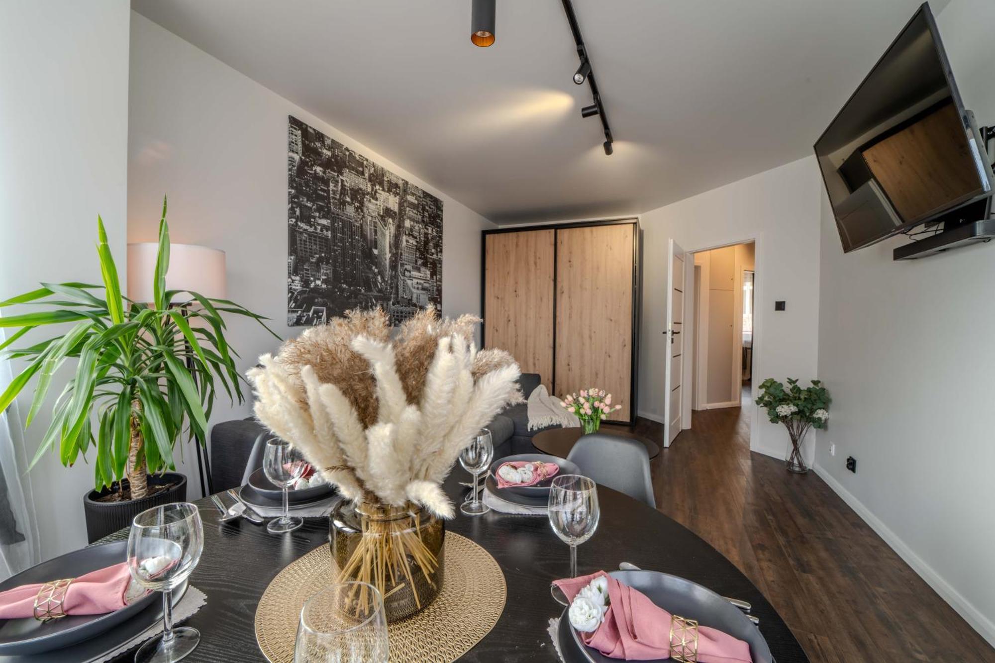 New Large Modern Apartment - City Center - 60M2 - Lift - Parking فروتسواف المظهر الخارجي الصورة